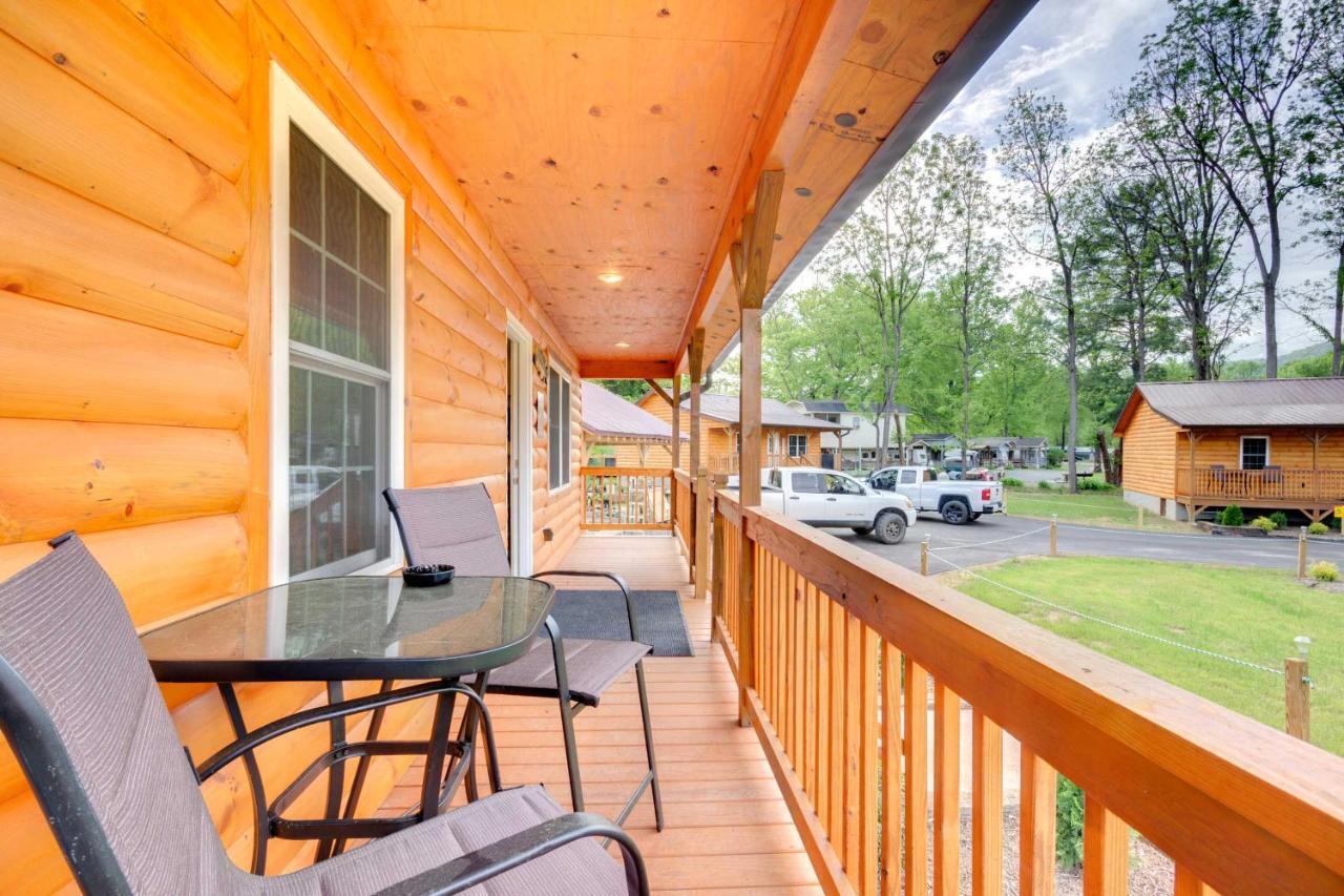 Cozy Cabin On Tuckasegee River - Near Bryson City Eksteriør billede